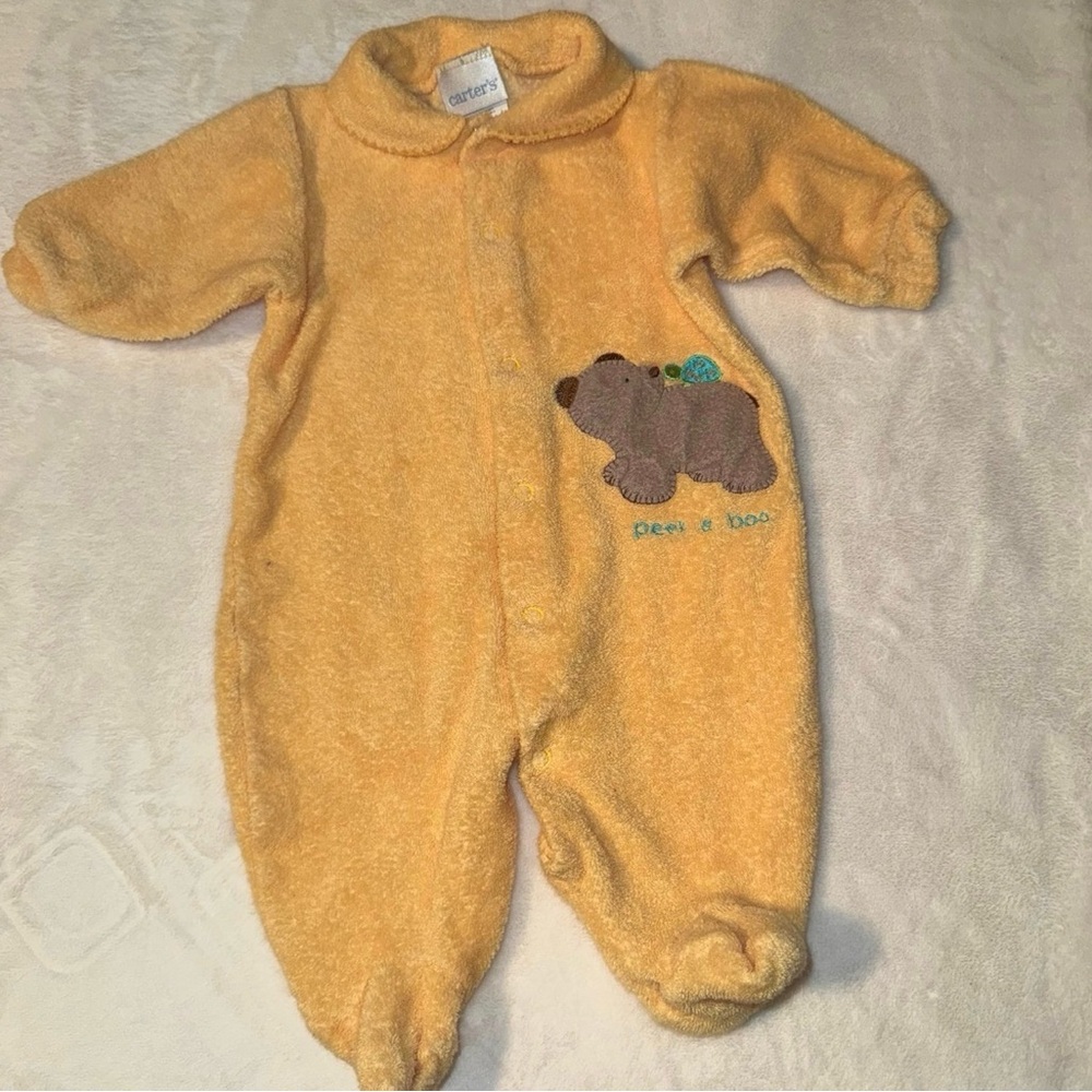 Vintage Carter’s 0/3 terry pajamas. Snaps all work. Very good vintage condition